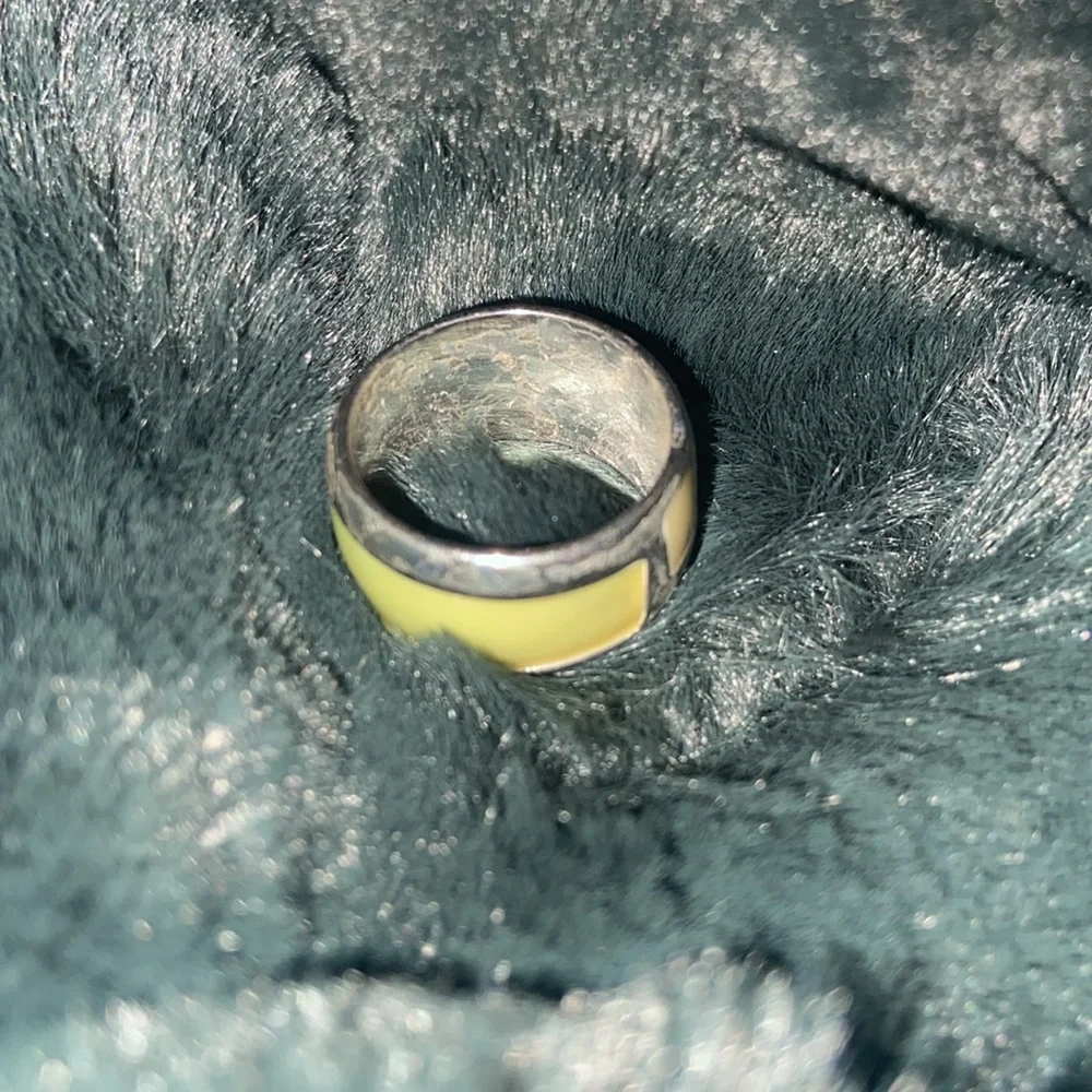 Silver tone band ring with green enamel and blue stones size 7.5/8